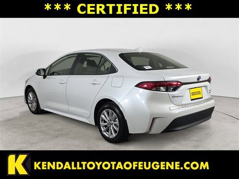 Certified 2025 Toyota Corolla XLE image 3