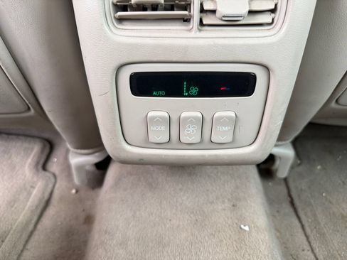 Used 2005 Cadillac De Ville FWD image 31