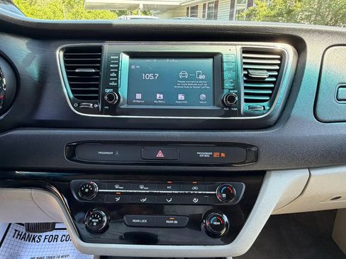 Used 2019 Kia Sedona LX FWD image 25