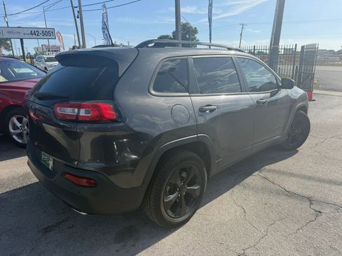 Used 2017 Jeep Cherokee High Altitude w/ Technology Group FWD image 4
