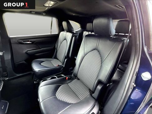 Used 2025 Toyota Highlander XSE AWD/4WD image 21