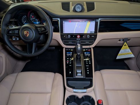 Certified 2026 Porsche Macan AWD/4WD image 21