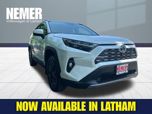 Used 2022 Toyota RAV4 Limited AWD/4WD image 5