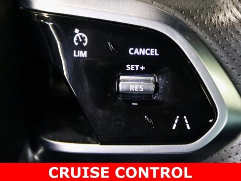 Used 2021 Jaguar XF R-Dynamic SE image 17