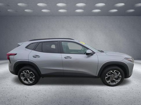 Used 2026 Chevrolet Trax LT w/ Driver Confidence Package FWD image 8