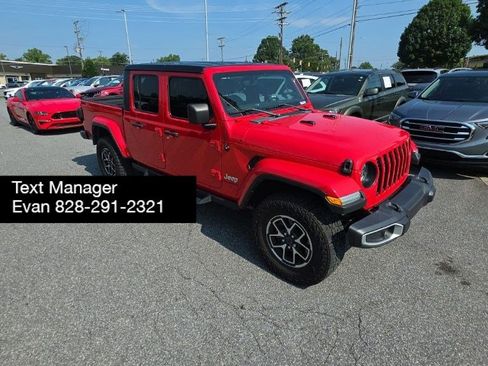 Used 2023 Jeep Gladiator Overland w/ LED Lighting Group AWD/4WD image 1