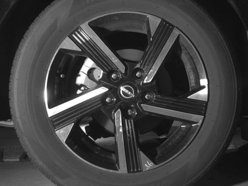 Used 2025 Nissan Sentra SV FWD image 15