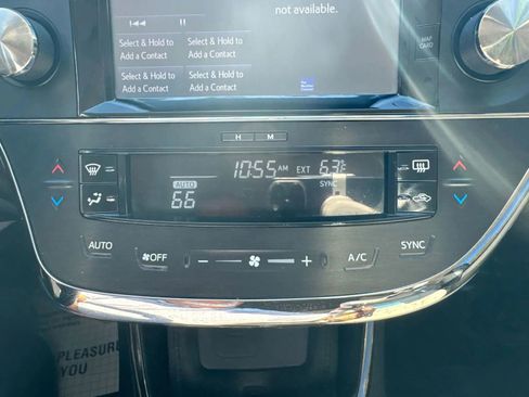 Used 2016 Toyota Avalon Limited image 19