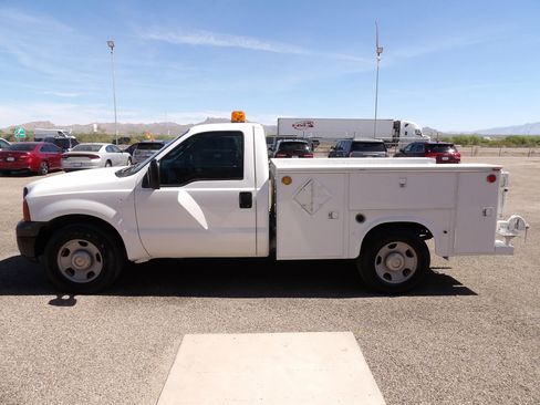 Used 2005 Ford F350 XL image 5