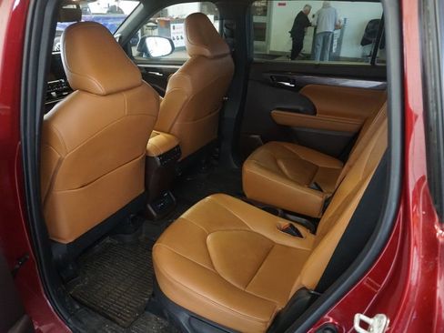 Used 2020 Toyota Highlander Platinum image 23