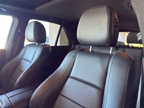 Used 2022 Mercedes-Benz GLE 350 w/ Premium Package image 12