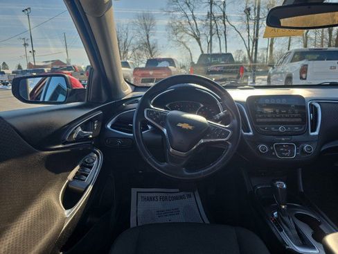 Used 2018 Chevrolet Malibu LT image 17