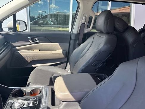 Certified 2026 Kia Carnival EX FWD image 7