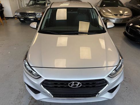 Used 2022 Hyundai Accent SE FWD image 2