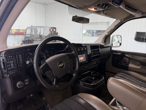 Used 2014 Chevrolet Express 1500 RWD image 9