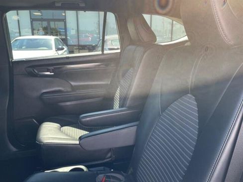 Used 2022 Toyota Highlander XSE image 15