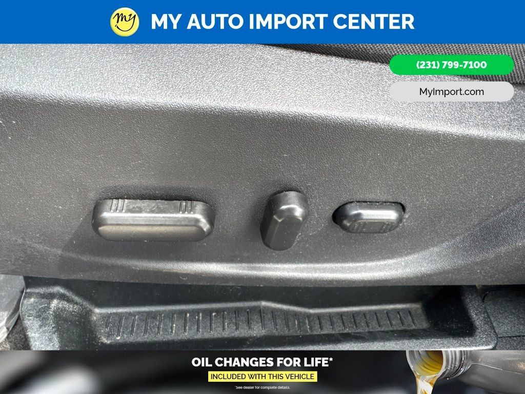 Used 2018 Ford Escape SE w/ SE Sync 3 Package AWD/4WD image 12