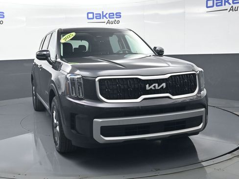 New 2025 Kia Telluride LX FWD image 3