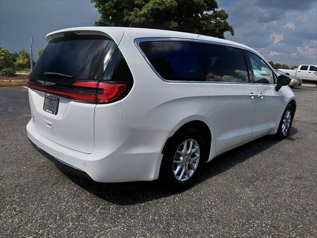 Certified 2024 Chrysler Pacifica Touring-L FWD image 3