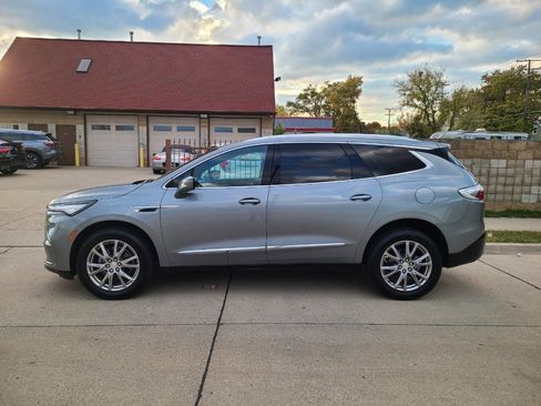 Used 2024 Buick Enclave Essence w/ Experience Buick Package image 8