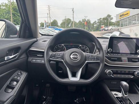 Used 2025 Nissan Altima 2.5 SV FWD image 29