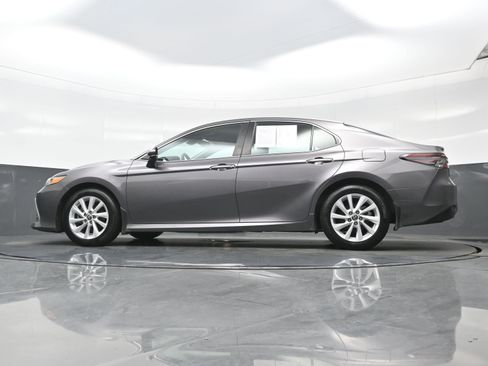 Used 2022 Toyota Camry LE FWD image 28