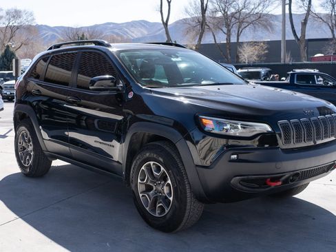 Used 2022 Jeep Cherokee Trailhawk w/ Trailer Tow Group AWD/4WD image 12