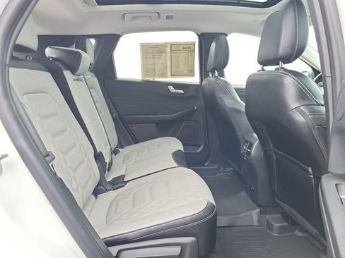 Used 2024 Ford Escape SE w/ PHEV Premium Package image 27