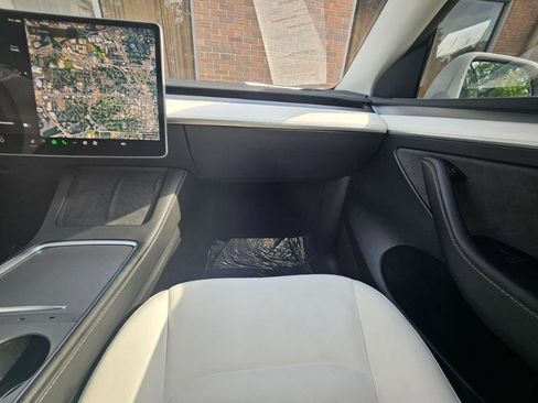 Used 2024 Tesla Model Y Long Range AWD/4WD image 49