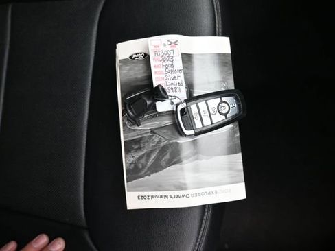 Used 2023 Ford Explorer Limited w/ Equipment Group 301A AWD/4WD image 13