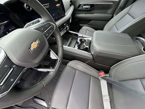 New 2026 Chevrolet Suburban Premier AWD/4WD image 10