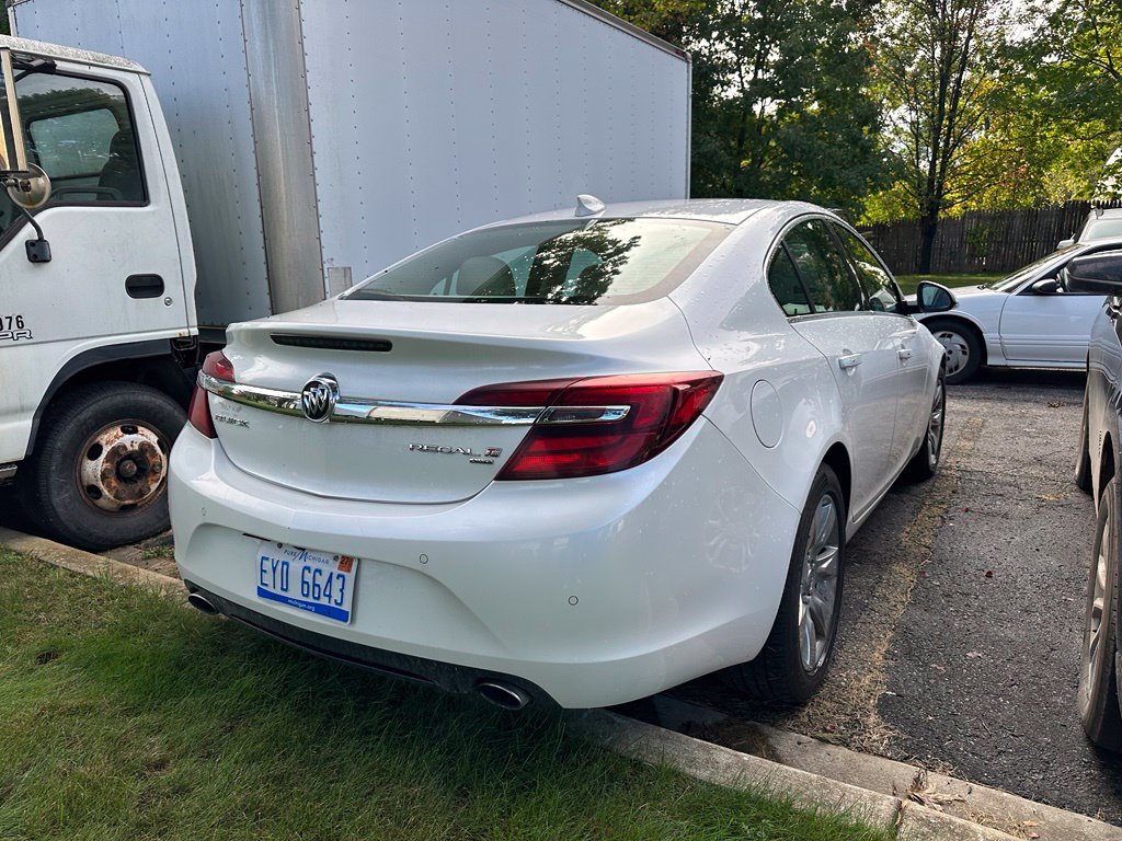 Used 2016 Buick Regal Premium w/ Experience Buick Package AWD/4WD image 4