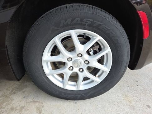 Used 2017 Chrysler Pacifica LX image 54