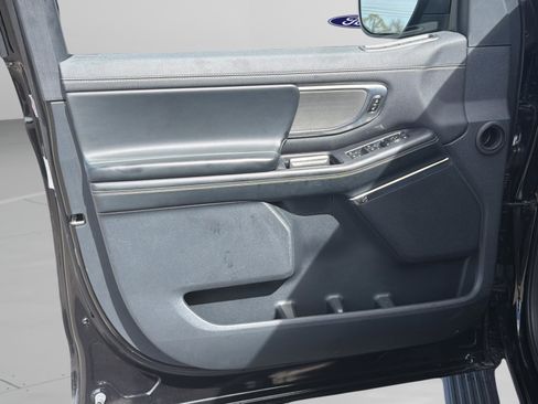 Used 2025 Ford Expedition Platinum image 32