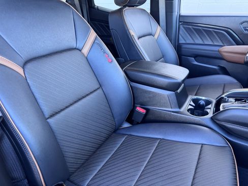 Used 2024 GMC Canyon AT4 image 15