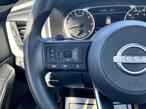 Used 2024 Nissan Rogue SV image 11