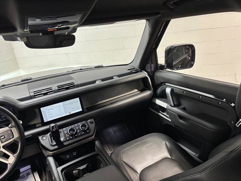 Used 2023 Land Rover Defender 110 X-Dynamic SE image 36