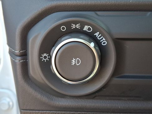 Used 2025 Jeep Wrangler Unlimited Rubicon AWD/4WD image 25