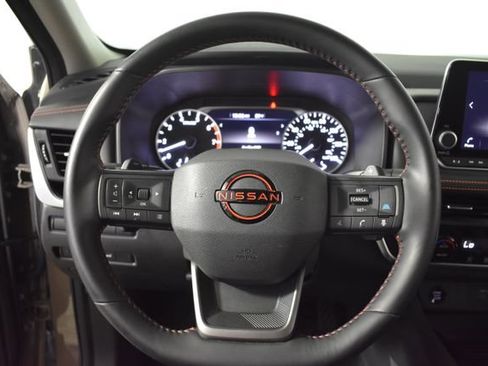 Used 2025 Nissan Rogue SV AWD/4WD image 15