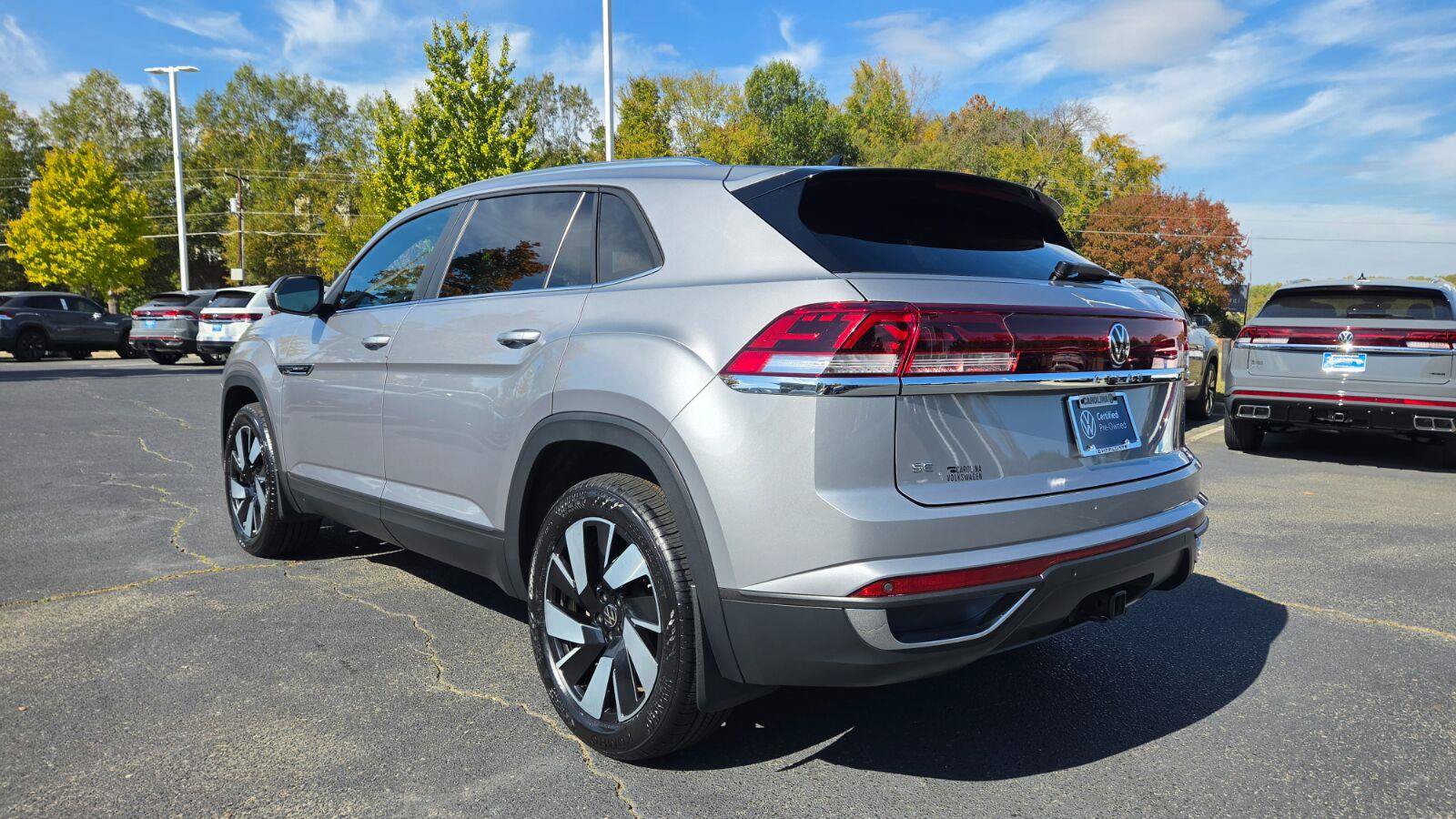 Used 2024 Volkswagen Atlas Cross Sport SE FWD image 3