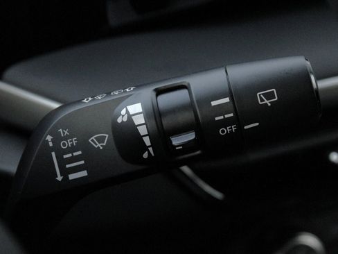 Certified 2025 Nissan Kicks S image 32