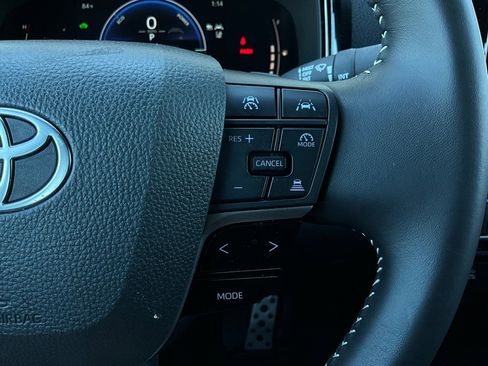 Used 2025 Toyota Camry SE image 34