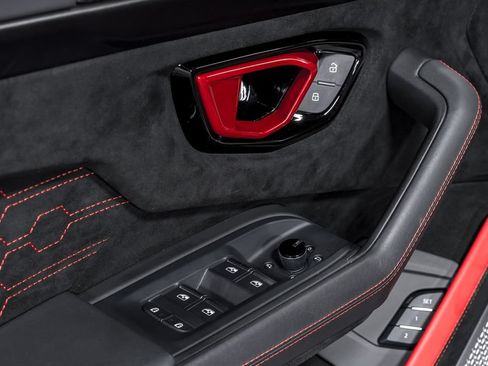 Used 2024 Lamborghini Urus Performante AWD/4WD image 10