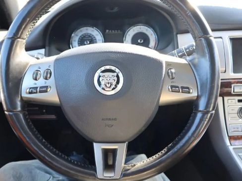 Used 2011 Jaguar XF Premium image 28