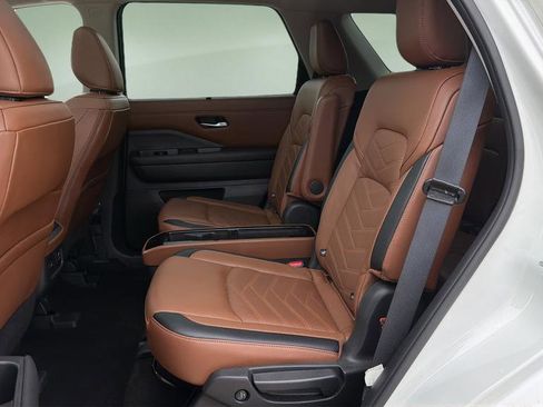 Used 2024 Nissan Pathfinder Platinum AWD/4WD image 22
