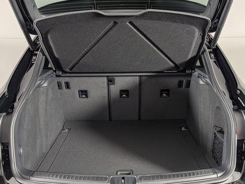 New 2026 Porsche Macan image 17