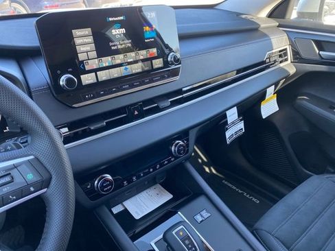 New 2025 Mitsubishi Outlander SE image 17