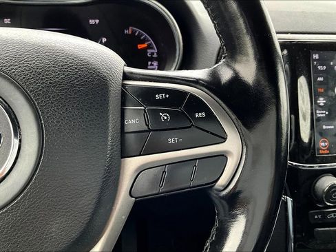 Used 2022 Jeep Grand Cherokee Limited image 19