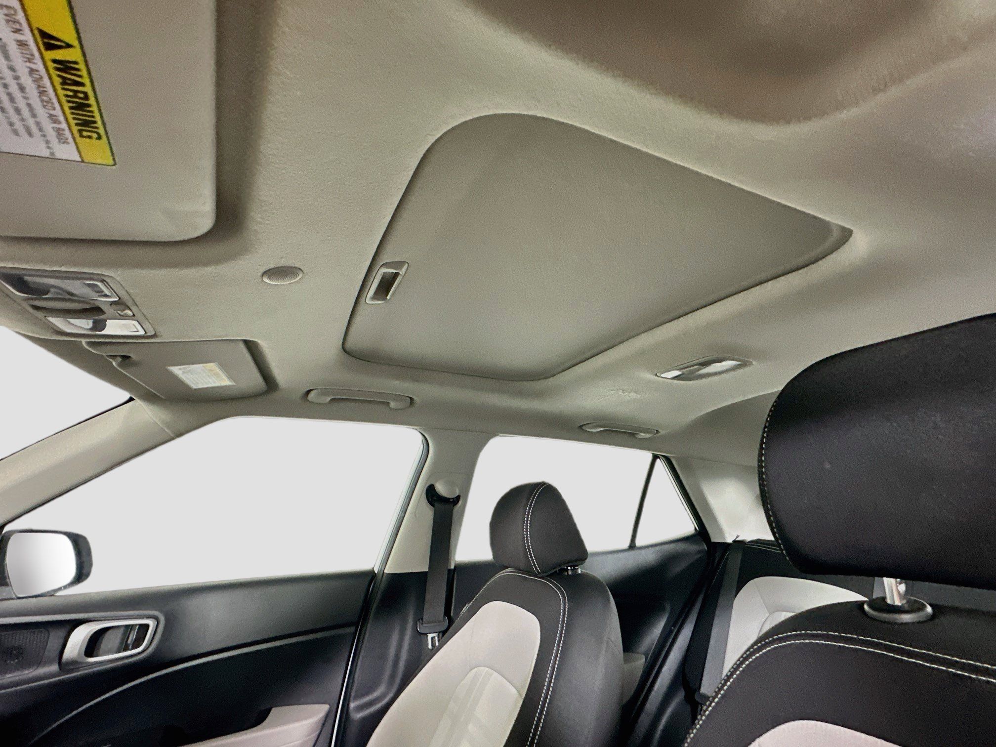 Used 2025 Hyundai Venue SEL FWD image 25