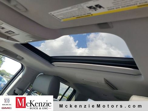 Used 2016 Chevrolet Suburban LT RWD image 11